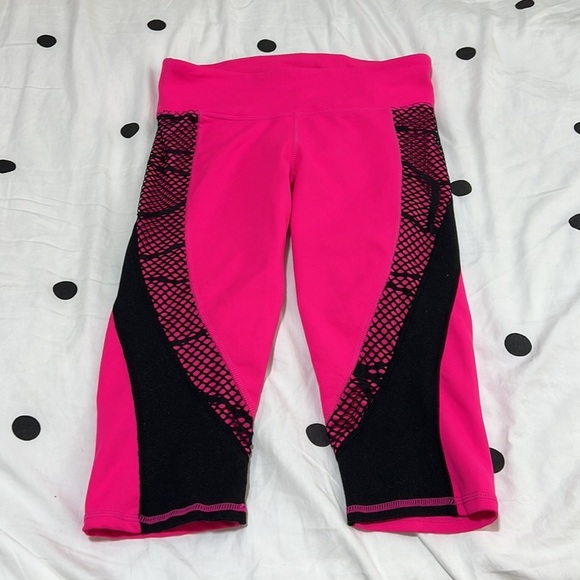 Fabletics Hot Pink Navassa Cropped Leggings - Picture 3 of 7